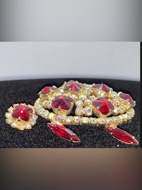 Vintage Turtle Brooch Gold Tone Red & Clear Crystal D&E Juliana style